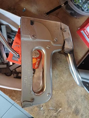 Fastall Tacker F100 made in Belgium  beschikbaar voor biedingen