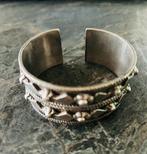 Tunesische etnische zilveren armband 1970 - 88g, Handtassen en Accessoires, Antieke sieraden, Ophalen of Verzenden, Zilver, Armband