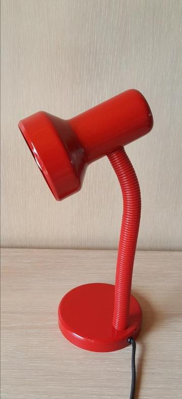 Rode bureaulamp met flexibele hals (jaren 80 vintage) beschikbaar voor biedingen