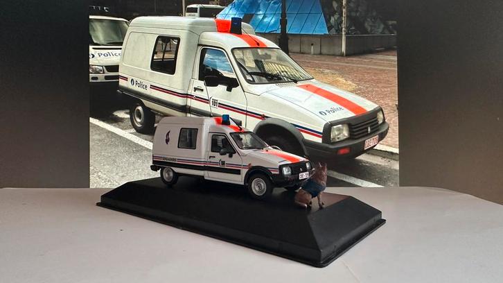 Citroën C15 gendarmerie belge rijkswacht + chien 1/43, Hobby en Vrije tijd, Modelauto's | 1:43, Zo goed als nieuw, Auto, Universal Hobbies