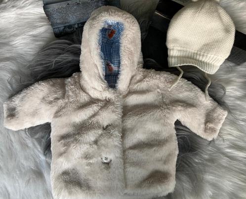 Crèmekleurige teddy vest"Feliz" + muts-maat 62(3mnd), Kinderen en Baby's, Babykleding | Maat 62, Zo goed als nieuw, Meisje, Truitje of Vestje