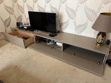 TV meubel beschikbaar voor biedingen