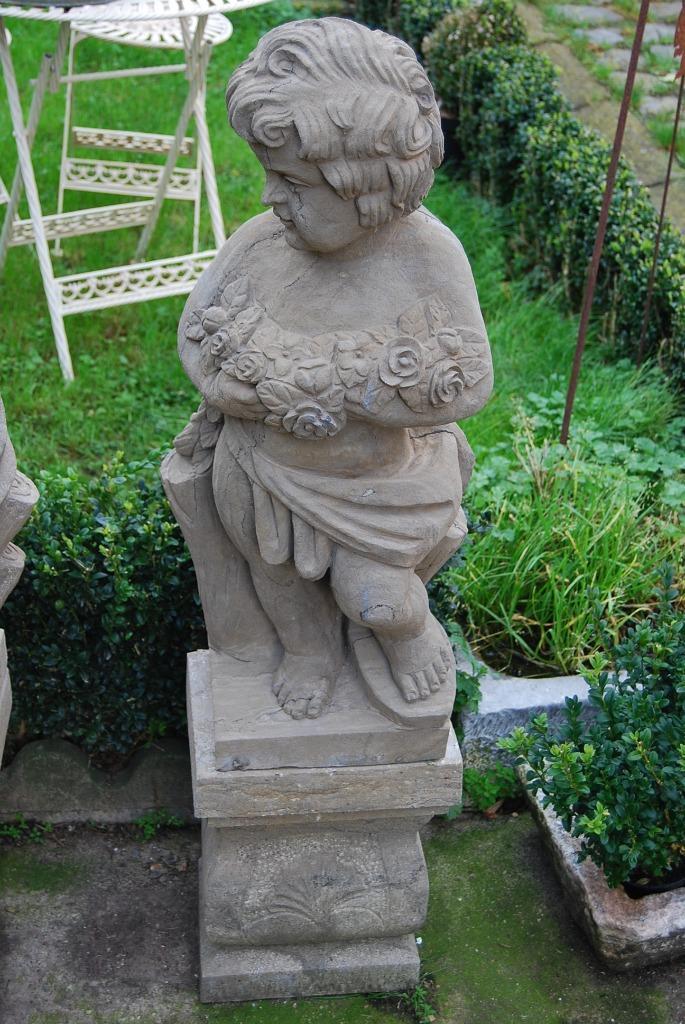 PRACHTIG BEELDJE IN BLAUWE STEEN  SOKKEL (de cherubijn), Tuin en Terras, Tuinbeelden, Gebruikt, Overige typen, Steen, Ophalen