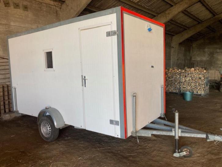 ongeremde propere werfkeet - bouwkeet - werfwagen, Doe-het-zelf en Bouw, Bouwketen en Schaftketen, Zo goed als nieuw, Ophalen