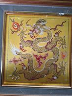 Chine soie brodée décorée d'un dragon impérial ., Enlèvement ou Envoi
