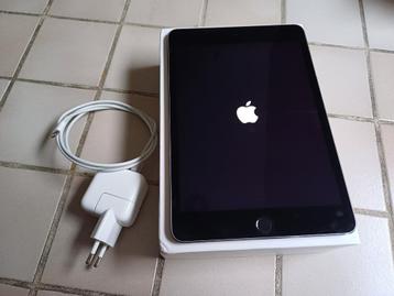 IPAD MINI 4 128 gb + adapter en kabel