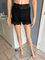 Zwarte korte broek met kant, Kort, Zwart, Ophalen of Verzenden, Zo goed als nieuw