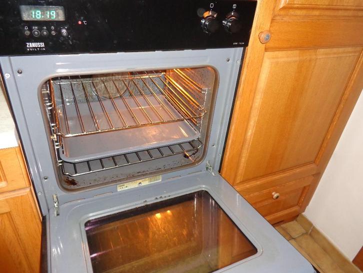 four encastrable multifonctions - ZANUSSI Noir, Electroménager, Fours, Utilisé, Encastré, 45 à 60 cm, 45 à 60 cm, Air chaud, Enlèvement