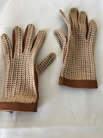 Oude dames handschoenen / leder & haakwerk beschikbaar voor biedingen