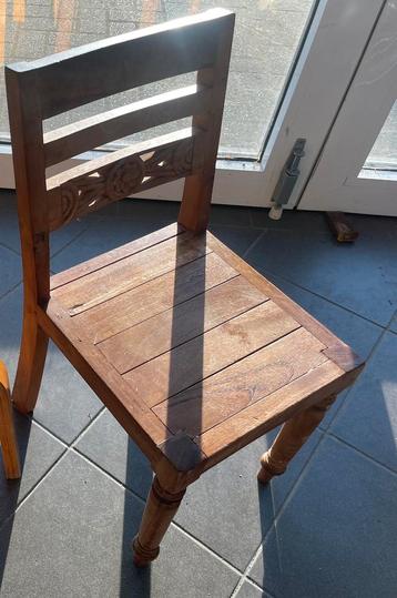 Houten kinderstoeltje beschikbaar voor biedingen