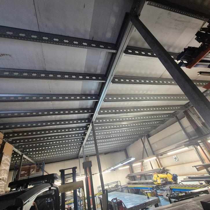 270 m2 verdiepingsvloer met trap, Bricolage & Construction, Bois & Planches, Enlèvement