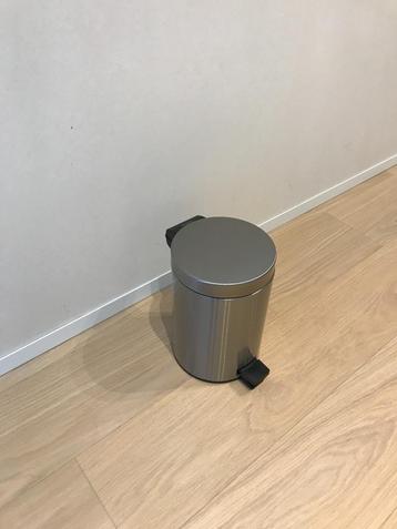 POUBELLE BRABANTIA, acier mat, résistante aux empreintes dig, À pédale, Moins de 10 litres, Moins de 50 cm, Comme neuf