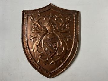 Groot koperen wapenschild, ridderschild, schild beschikbaar voor biedingen