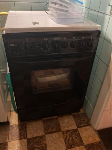 Gasfornuis met oven beschikbaar voor biedingen