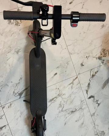 De elektrische scooter is bijna nieuw. beschikbaar voor biedingen