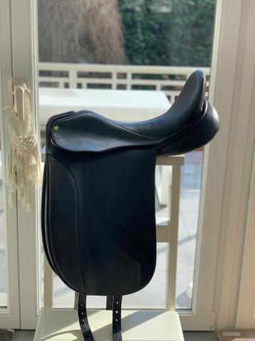 Ainsley dressuurzadel 18inch beschikbaar voor biedingen