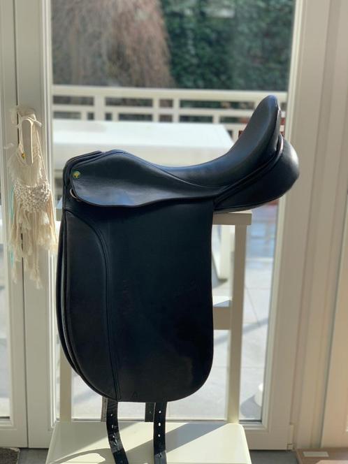 Ainsley dressuurzadel 18inch, Dieren en Toebehoren, Paarden en Pony's | Zadels, Gebruikt, Dressuur, Ophalen