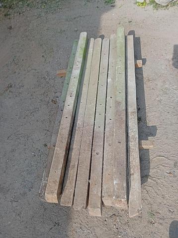 lot betonnen weipalen beschikbaar voor biedingen