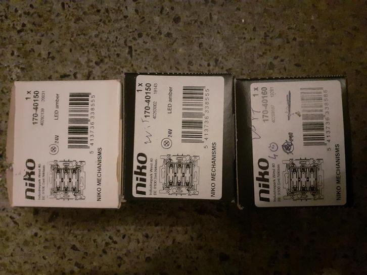 dimmers usb lader meervoudige drukknoppen niko, Doe-het-zelf en Bouw, Elektriciteit en Kabels, Nieuw, Ophalen of Verzenden