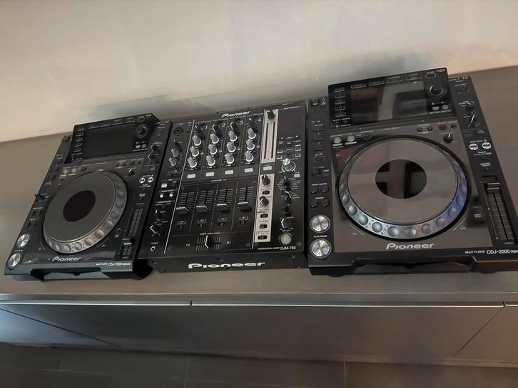 2 x Pioneer CDJ2000NXS, Musique & Instruments, DJ sets & Platines, Comme neuf, Pioneer, Enlèvement