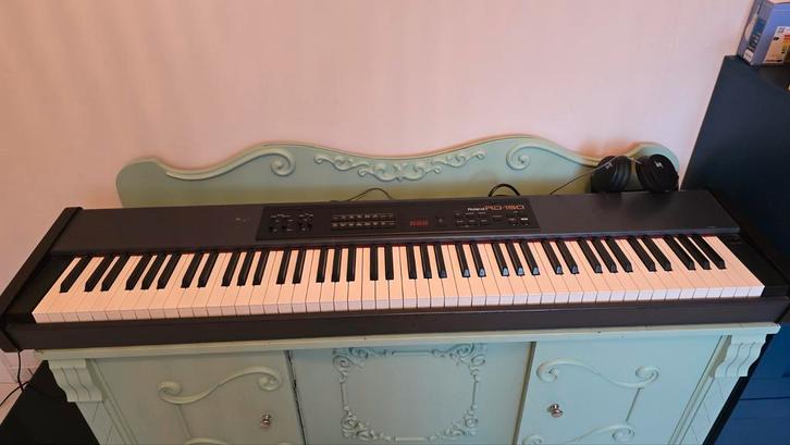 À vendre : Piano numérique Roland RD-150, Musique & Instruments, Pianos, Utilisé, Piano, Noir, Digital, Enlèvement