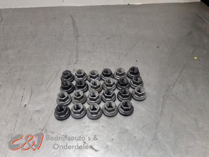 Écrou de roue d'un Volkswagen Crafter, Autos : Pièces & Accessoires, Freins & Transmission, Volkswagen, Utilisé, 3 mois de garantie