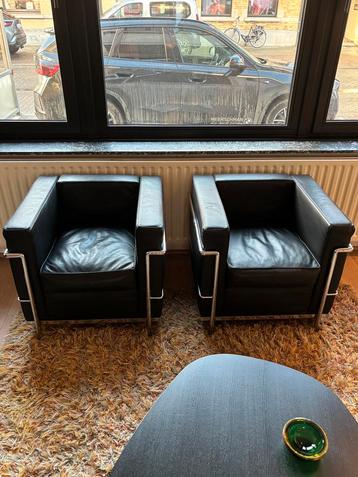 Le Corbusier LC1 x2 replica beschikbaar voor biedingen