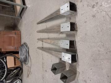 4 + 2 gegalvaniseerde grondpinnen. 0479750413 beschikbaar voor biedingen