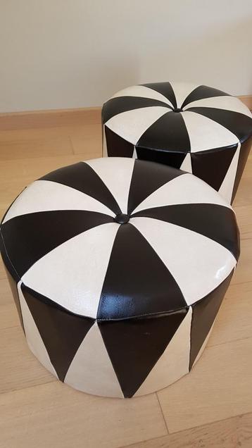 Retro poefjes jaren '70 beschikbaar voor biedingen