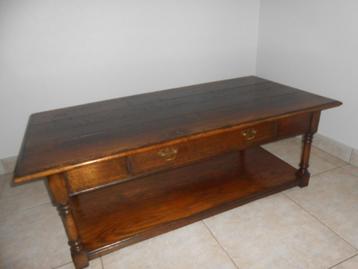 Massief houten salontafel  beschikbaar voor biedingen