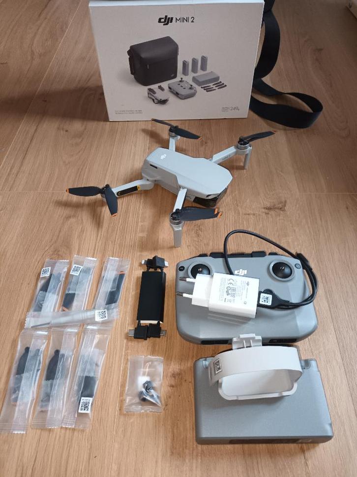 DRONE DJI MINI 2 FLY MORE COMBO, TV, Hi-fi & Vidéo, Drones, Comme neuf, Drone avec caméra, Qualité supérieure, DJI, Moins de 250 g