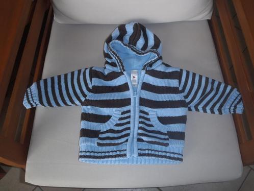 Vest met capuchon maat 68, Kinderen en Baby's, Babykleding | Maat 68, Zo goed als nieuw, Jongetje, Truitje of Vestje, Ophalen of Verzenden