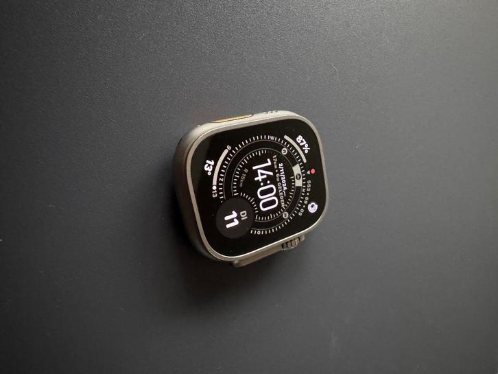 Apple Watch Ultra 2 (2024 ), Handtassen en Accessoires, Smartwatches, Zo goed als nieuw, iOS, Grijs, Afstand, Calorieverbanding