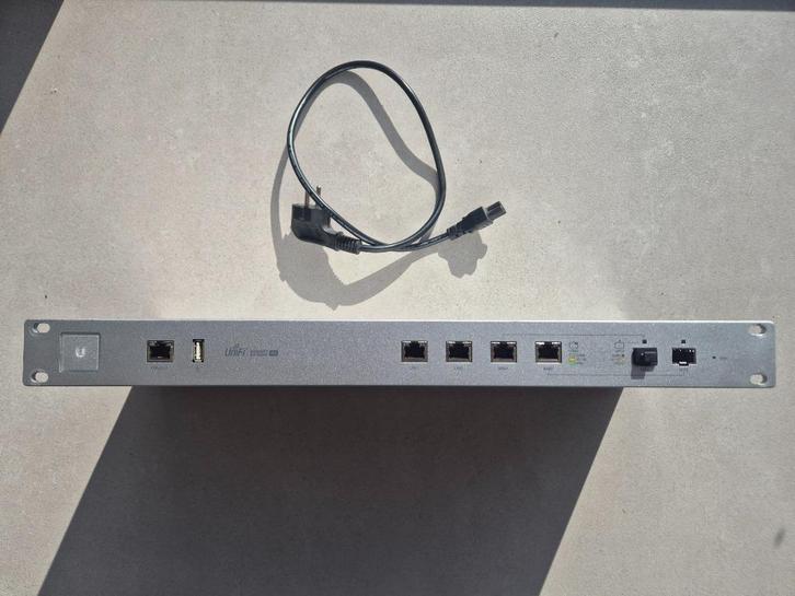 Ubiquiti Unifi USG-PRO-4 router voor ondernemingen, Computers en Software, Routers en Modems, Gebruikt, Router, Ophalen of Verzenden