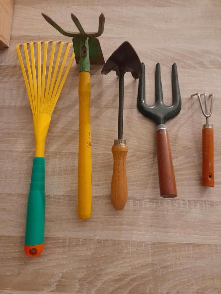 Overschot tuingereedschap van vrouw in wontergem, Jardin & Terrasse, Outils à main, Utilisé, Coupe-herbe, Enlèvement ou Envoi