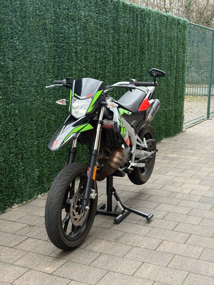 Aprilia SX50, Fietsen en Brommers, Brommers | Derbi, Zo goed als nieuw, Klasse B (45 km/u), Ophalen