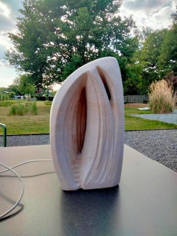 Vintage Brutalist abstracte design lamp in steen beschikbaar voor biedingen