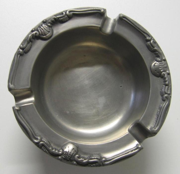 Ronde tinnen asbak op 3 voetjes.  Nieuw, Huis en Inrichting, Woonaccessoires | Overige, Nieuw, Ophalen of Verzenden