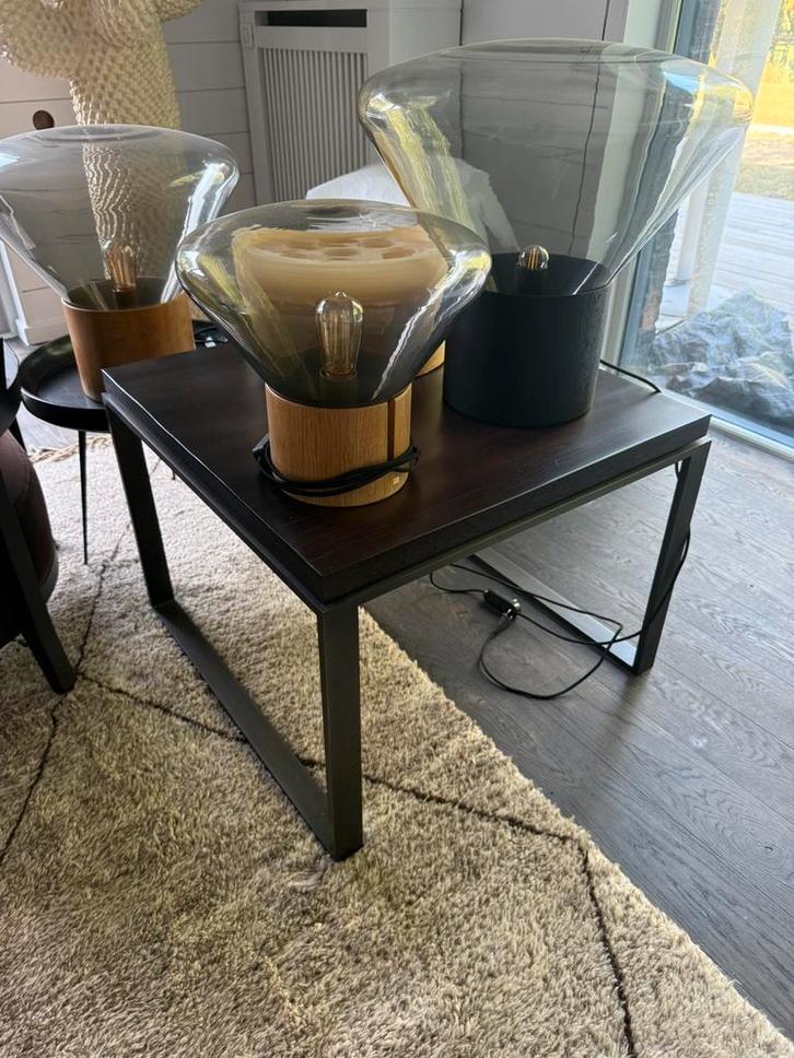 Stijlvolle en stevige bijzettafel, Huis en Inrichting, Tafels | Salontafels, Zo goed als nieuw, Ophalen
