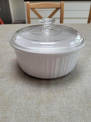 La cocotte blanche française vintage Corning Ware F-1-B   beschikbaar voor biedingen