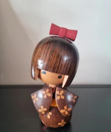 Leuke Kokeshi van Tomio Ishida beschikbaar voor biedingen
