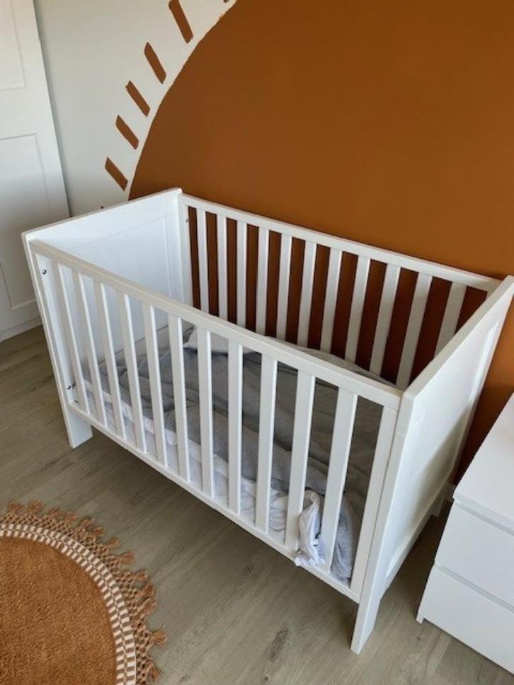Babybed 120 cm op 60 cm, Kinderen en Baby's, Kinderkamer | Bedden, Zo goed als nieuw, Minder dan 140 cm, Minder dan 70 cm, Matras