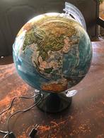 Wereldbol met verlichting en vergrootglas, Ophalen of Verzenden, Zo goed als nieuw