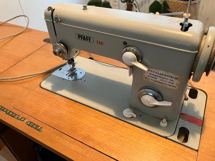 Pfaff 260 naaimachine + kastje + toebehoren, Hobby en Vrije tijd, Naaimachines en Toebehoren, Gebruikt, Naaimachine, Pfaff, Industrieel