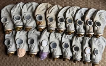 Lot  van 19 gasmaskers beschikbaar voor biedingen