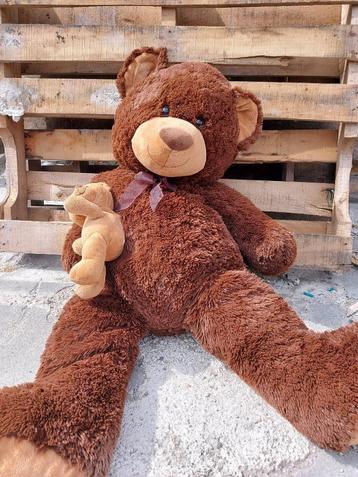 LOT 2 GIGANTISCHE TEDDYBEREN (bruin + crème) beschikbaar voor biedingen