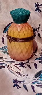 Pillenpotje in de vorm van een ananas, Envoi