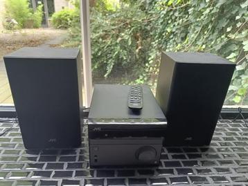 radio & cd-speler JVC met 2 boxen en afstandsbediening beschikbaar voor biedingen