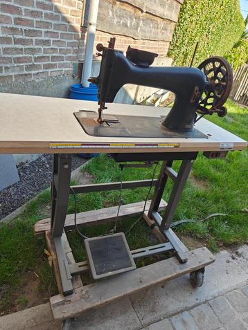 Singer naaimachine (tapijten) beschikbaar voor biedingen