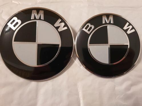 Bmw motorkap capot kofferbak emblemen zwart wit 82mm 73mm, Auto-onderdelen, Klein materiaal, BMW, Nieuw, Ophalen of Verzenden